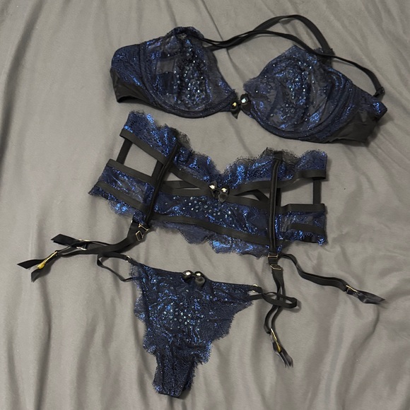 Victoria's Secret Midnight Blue Lace Bra Set - Picture 4 of 12